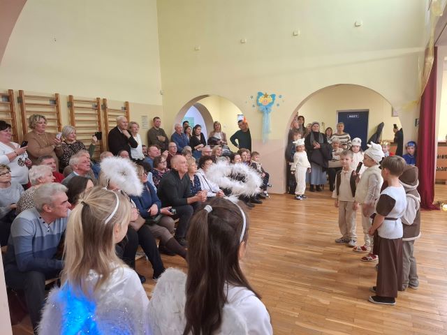 widownia oglada przedstwienie