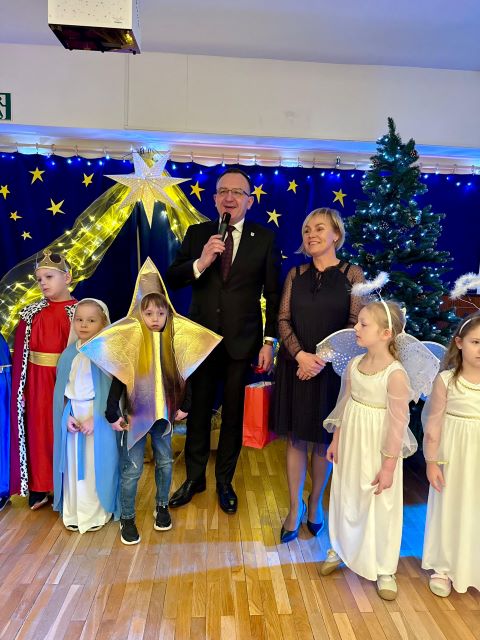 burmistrz ze slonecznikami na jaselkach