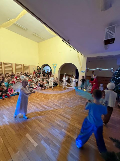 taniec slonecznikow na jaselkach