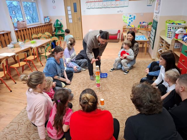 wieza z kubeczkow zajecia otwarte