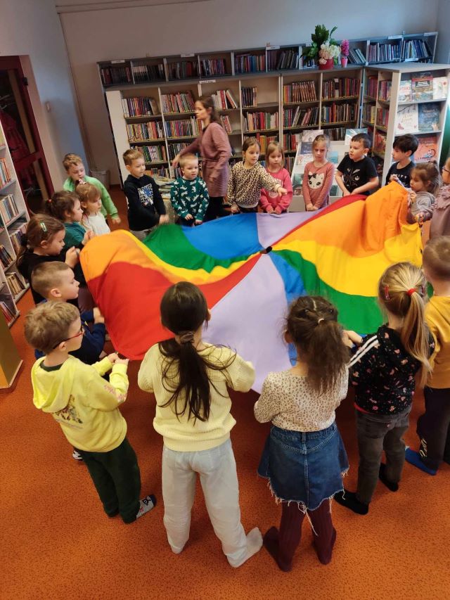 zabawy dzwoneczkow w bibliotece