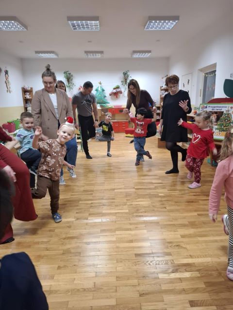 zabawy makow z rodzicami