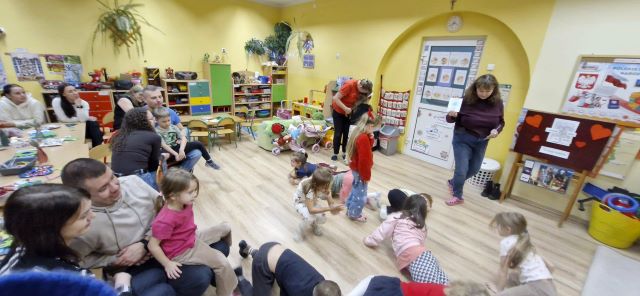 zabawy na rumiankach podczas zajec otwartych